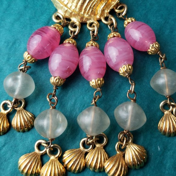 2/20$ Kenneth Cole Big statement shell pendant - Picture 3 of 6